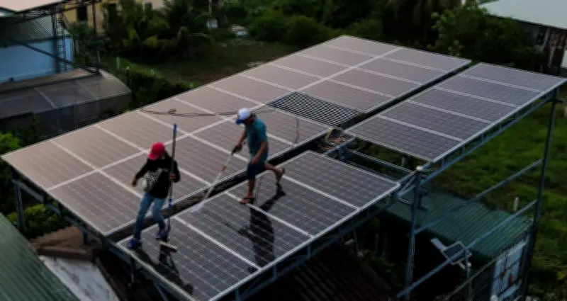 Cảnh báo: Không sử dụng nước rửa chén để vệ sinh pin mặt trời