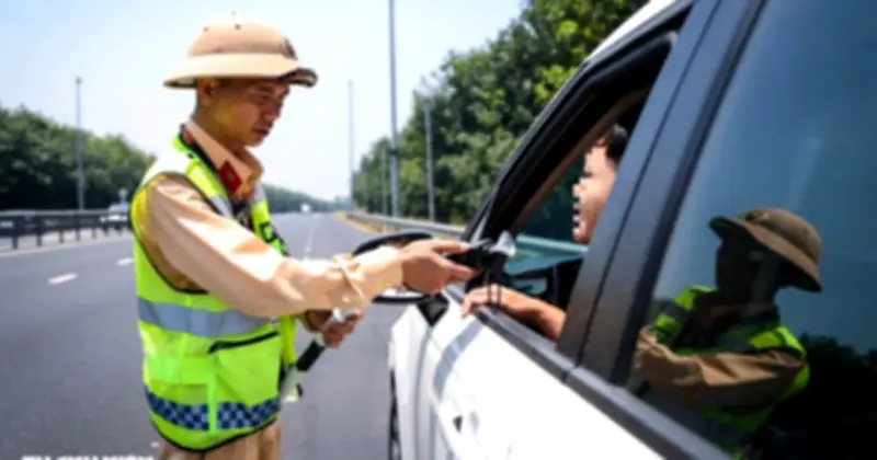 Cảnh báo: Ngồi ghế sau không thắt dây an toàn vẫn bị phạt nặng trên cao tốc