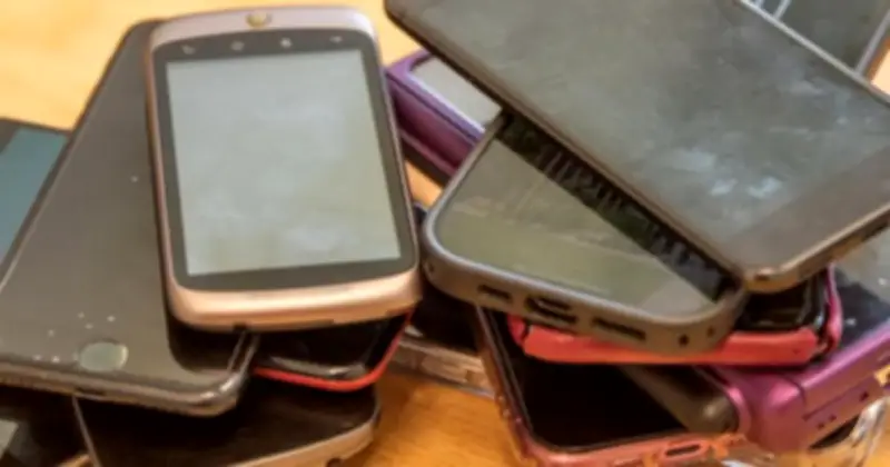 Cảnh báo nguy cơ cháy nổ và mất an ninh từ điện thoại cũ bỏ quên