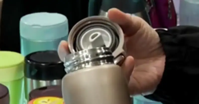 Cảnh báo từ bác sĩ: Dùng cốc giữ nhiệt sai cách có thể dẫn đến ngộ độc chì, teo não và tử vong