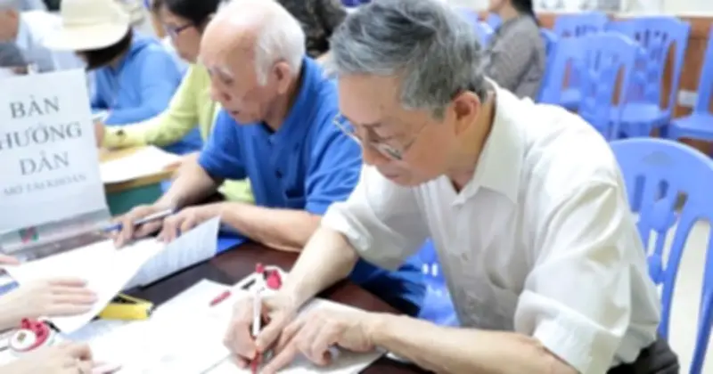 Cảnh giác chiêu trò chụp ảnh thẻ miễn phí để ép giá người cao tuổi tại Hưng Yên