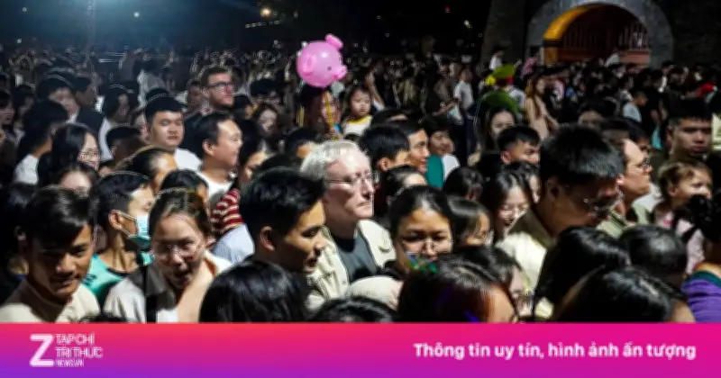 Cảnh 'một nửa Việt Nam đang ở Huế' tại Đại Nội dịp lễ Giỗ Tổ