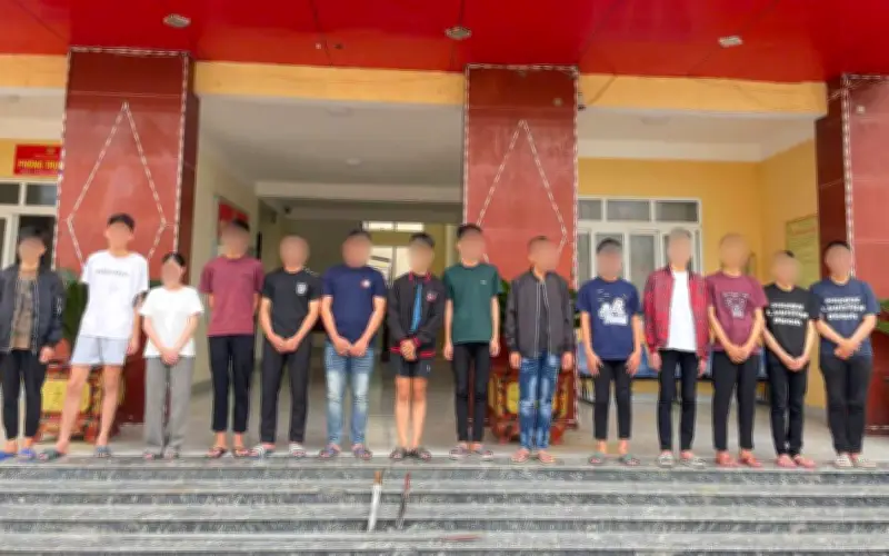 Cảnh sát ngăn chặn nhóm thanh thiếu niên chuẩn bị hung khí tụ tập đua xe