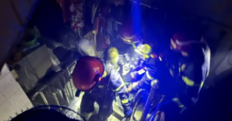 Cảnh sát PCCC TP.HCM dập tắt đám cháy nhà dân trong 9 phút, giải cứu 2 người