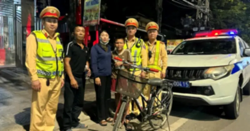 Cảnh sát Quảng Trị hỗ trợ bé trai 15 tuổi đi lạc hơn 150 km trở về nhà an toàn