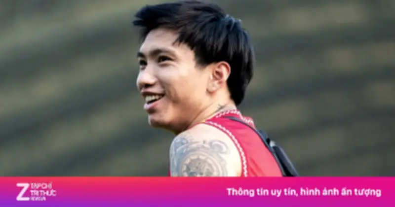 Cánh tay xăm kín của Đoàn Văn Hậu gây chú ý trên sân tập CLB Công an Hà Nội