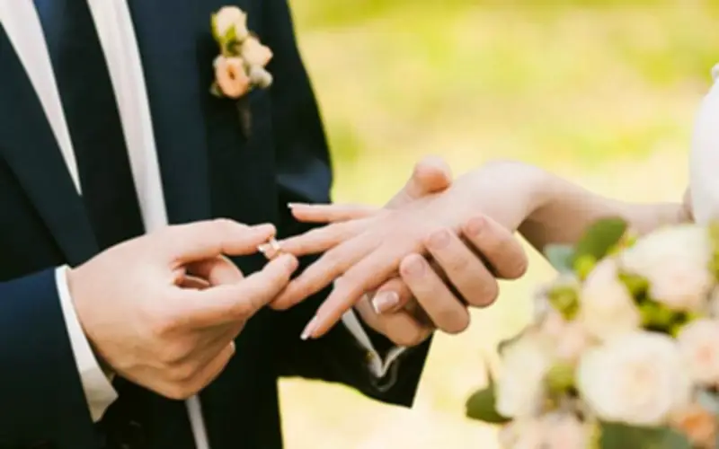 Con cái chưa lập gia đình: Không phải do duyên muộn mà do khí nhà