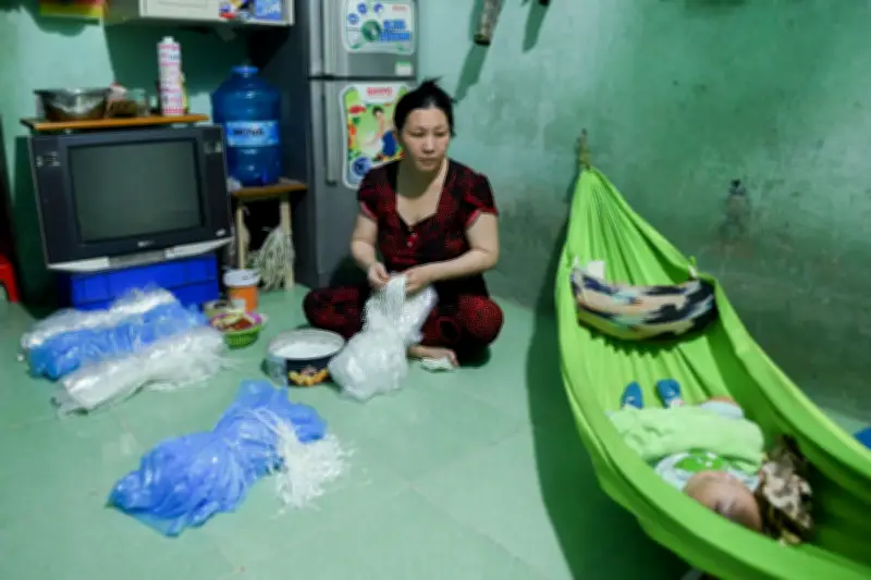 Con ốm, cha và mẹ đều được hưởng chế độ nghỉ ốm đau theo quy định mới