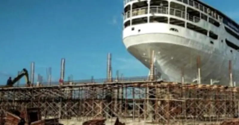 Con tàu 110 năm từ bãi phế liệu thành khách sạn cao cấp trên đảo Bintan