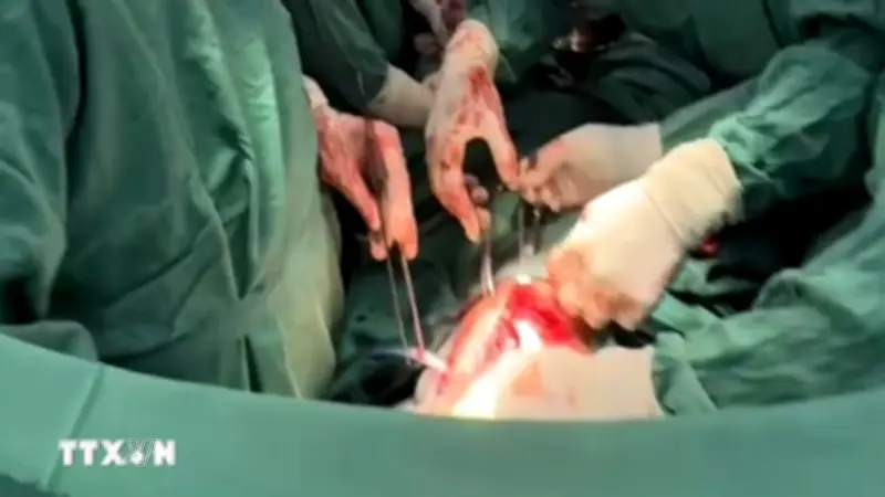 Cấp cứu khẩn cấp nam thanh niên bị thủng tim do tai nạn giao thông