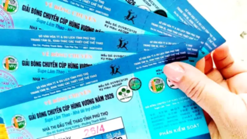 Cúp Hùng Vương: Giờ thi đấu muộn, vé không số ghế tạo nét riêng