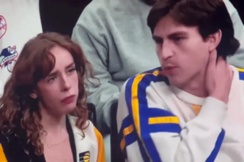 Cặp đôi Mỹ 'chiếm sóng' MXH vì tranh luận gay gắt trên khán đài bóng rổ