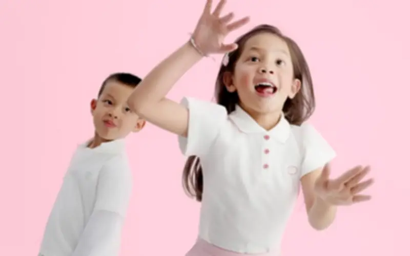 Cặp song sinh nhà Hồ Ngọc Hà bắn ảnh cực chất trong bộ thời trang mới