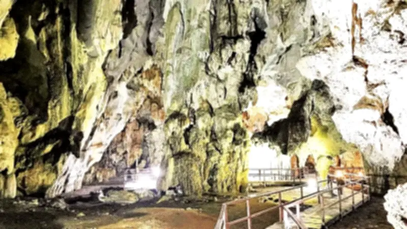 Cựu chiến binh tìm lại ký ức chiến trường tại hang Sơn Kiều sau 58 năm