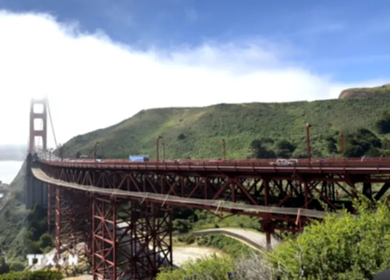 Cầu Cổng Vàng huyền ảo trong màn sương đặc trưng vùng Vịnh San Francisco