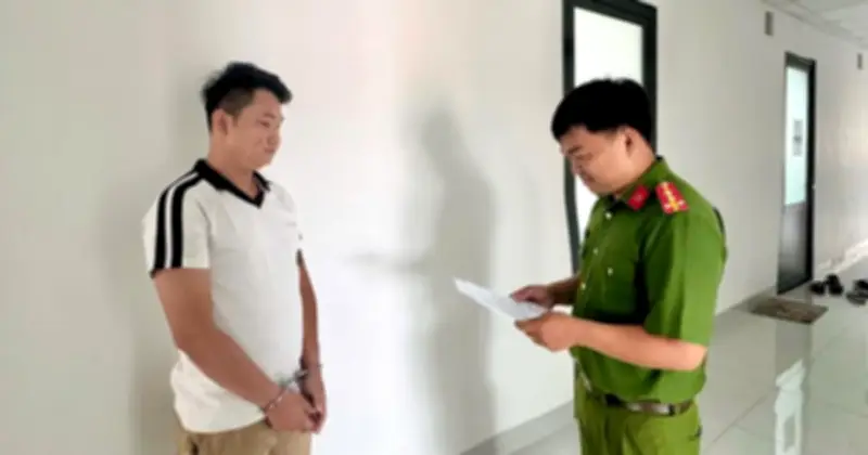 Cựu nhân viên ngân hàng lừa đảo chiếm đoạt 2 tỉ đồng của khách hàng