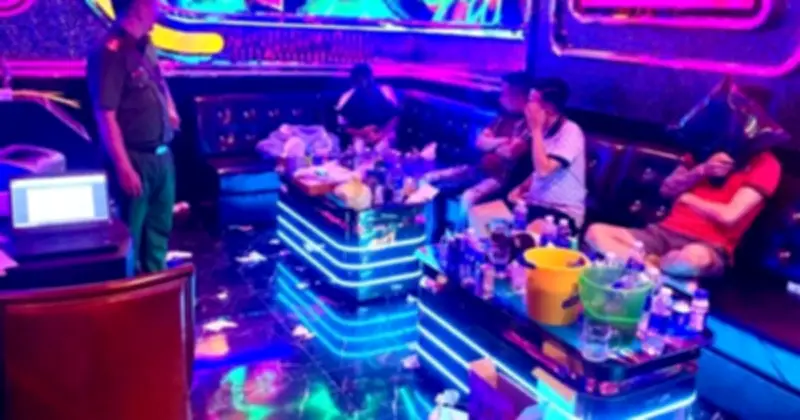 Cựu Phó Chủ tịch Phường và 20 Người Bị Đưa Ra Xét Xử Vì Tổ Chức Sử Dụng Ma Túy