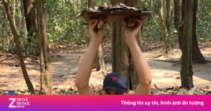 Cầu thủ Christian Alshon thích thú trải nghiệm chui hầm tại địa đạo Củ Chi