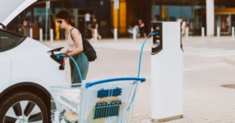 Cuộc Đổ Bộ Trạm Sạc Xe Điện Tại Mỹ: Từ Starbucks Đến Walmart Biến Thời Gian Chờ Thành Cơ Hội Kinh Doanh