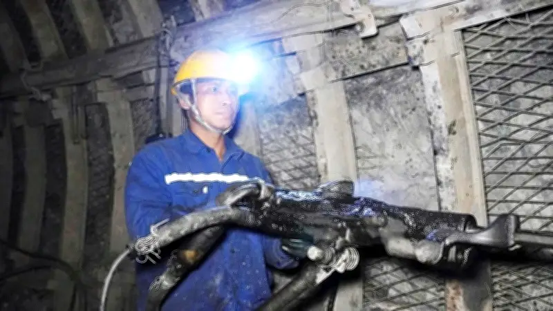 Cuộc Sống Thầm Lặng Của Những Người Thợ Mỏ: Gánh Vác Nguy Hiểm Dưới Lòng Đất