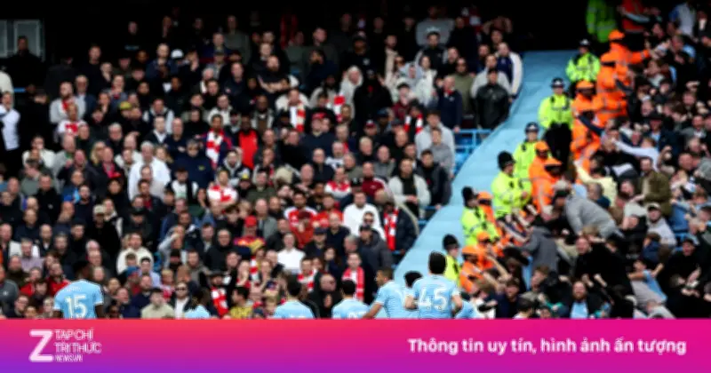 CĐV Man City ăn mừng, chế giễu Arsenal sau chiến thắng quyết định