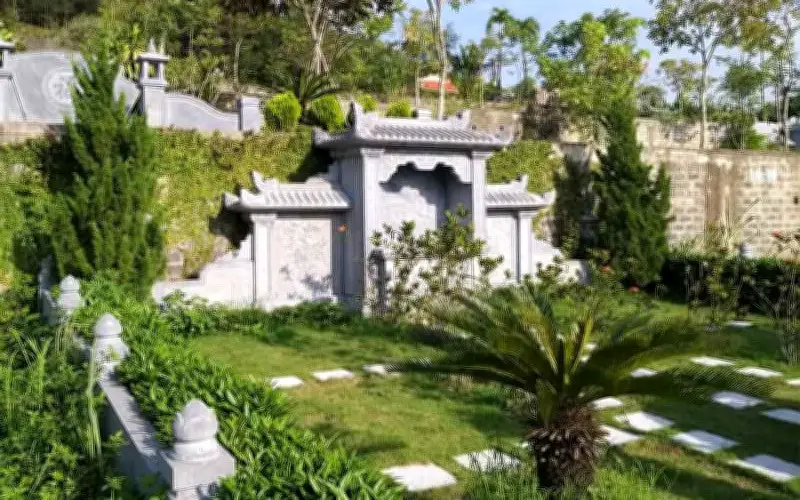 Cây xanh nào giúp mộ phần thêm phúc khí cho tổ tiên và con cháu?