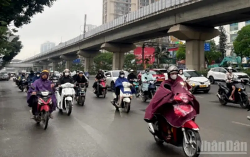 Dự báo thời tiết 18/4: Hà Nội mưa dông, TP.HCM nắng nóng cục bộ