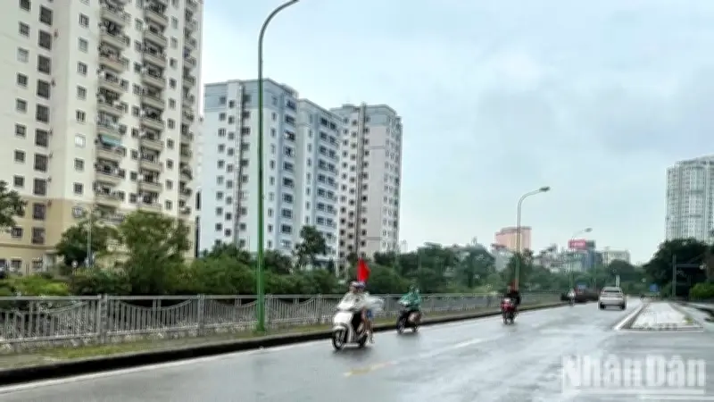 Dự báo thời tiết 4/4: Hà Nội mưa sáng, nắng chiều; TP.HCM nắng nóng gay gắt