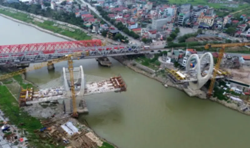 Dự án cầu đường mới vướng mặt bằng, liệu có kịp thông xe vào cuối năm nay?