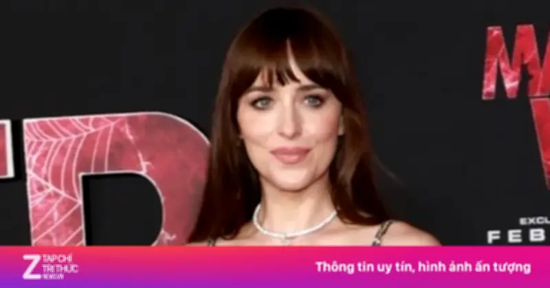 Dakota Johnson và bạn trai kém 8 tuổi quấn quít trong buổi hẹn hò lãng mạn tại Los Angeles