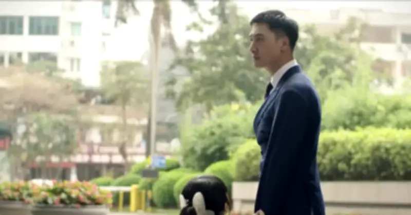 Diễn viên Ngọc Thúy lên tiếng về cảnh quỳ gối trước màn trường