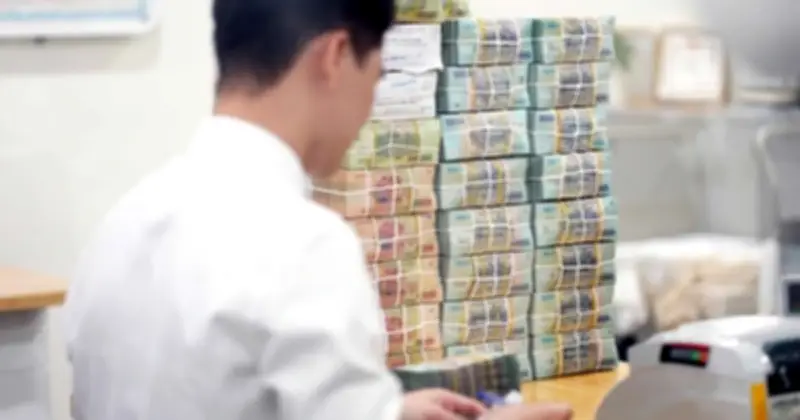 Dòng tiền bỏ lơ tiết kiệm, đổ mạnh vào vàng, chứng khoán và bất động sản