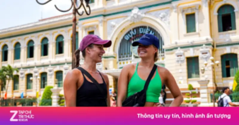 Du khách quốc tế 'sống sót' thế nào ở TP.HCM giữa mùa nắng nóng trên 40 độ C?