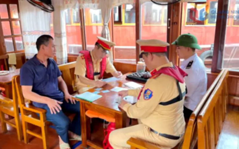 Du lịch Quảng Ninh tăng mạnh, siết chặt an toàn đường thủy dịp lễ