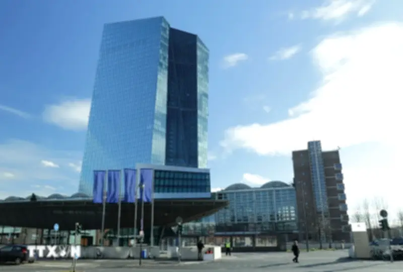 ECB giữ nguyên lãi suất, cảnh báo rủi ro từ xung đột Trung Đông
