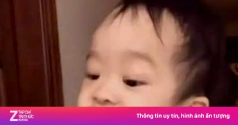 Em bé 'nín' gây sốt mạng xã hội nay đã tròn 3 tuổi, vẫn đáng yêu và hoạt bát
