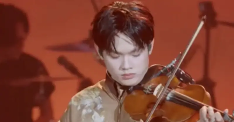 Fan phát sốt khi Bùi Trường Linh vừa hát vừa kéo violin hit quốc dân cực chất