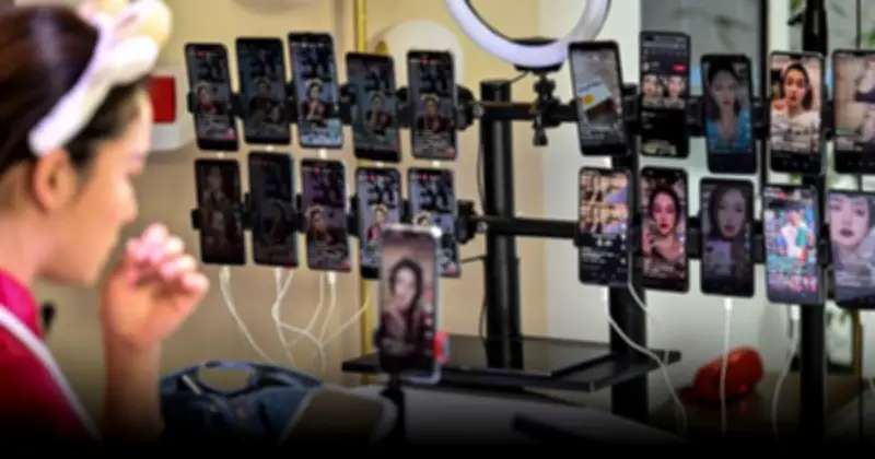 Góc Khuất Nghề Livestream: Áp Lực Ngồi 10 Tiếng, Buồn Nôn Và Khát Vọng Bỏ Nghề