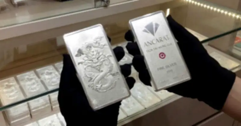 Giá Bạc Ổn Định Dưới 75 Triệu Đồng/kg, Chịu Áp Lực Từ Căng Thẳng Địa Chính Trị