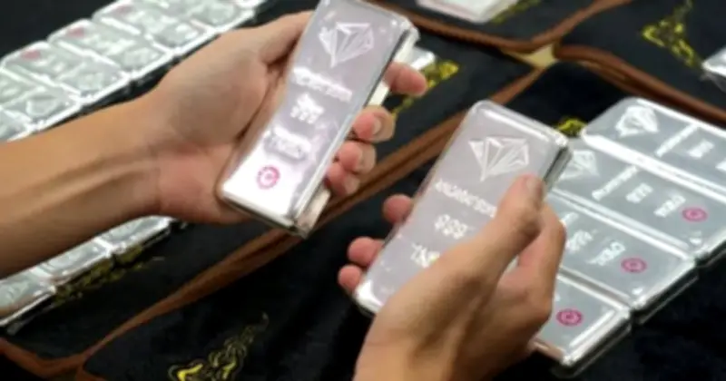 Giá Bạc Trong Nước Tăng Nhẹ, Thế Giới Lao Dốc Do Căng Thẳng Địa Chính Trị