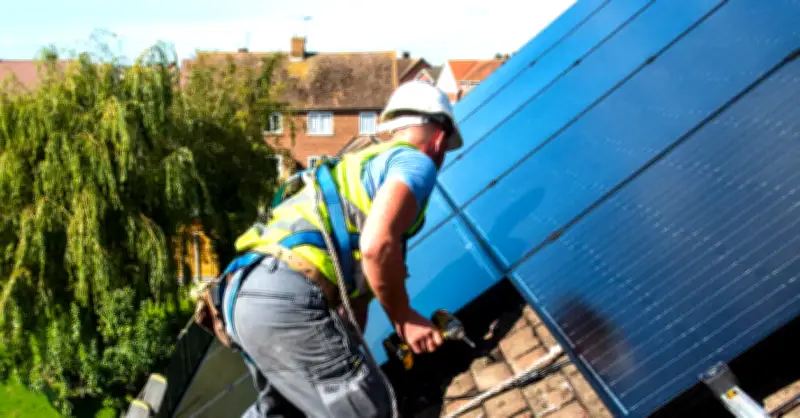 Giá dầu leo thang, hộ gia đình ở Ất Lập đầu tư điện mặt trời mái nhà