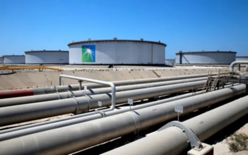 Giá dầu thô bật tăng mạnh do lo ngại thỏa thuận ngừng bắn Mỹ - Iran không bền vững