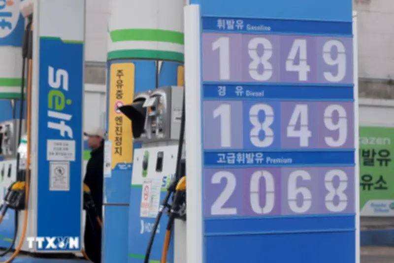 Giá dầu thế giới tăng nhẹ giữa lo ngại gián đoạn nguồn cung và chính sách trừng phạt