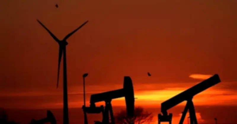 Giá dầu thế giới tăng vọt sau tuyên bố của Iran, trong nước điều chỉnh giảm mạnh