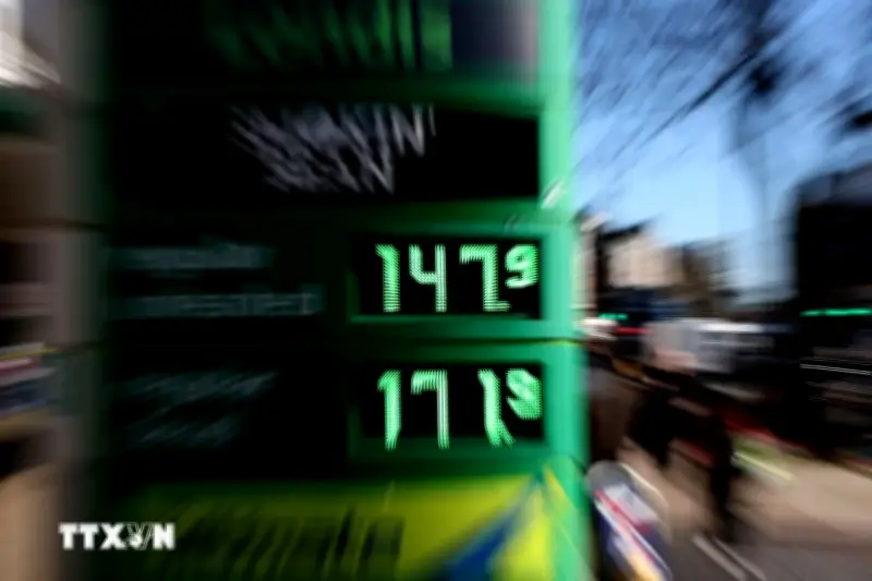 Giá dầu vượt mốc 110 USD, vàng giảm nhẹ khi Mỹ đưa ra tối hậu thư mới với Iran