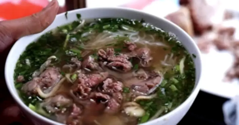 Giá hàng hóa 'cứng đầu' không giảm dù xăng dầu lao dốc, người tiêu dùng Hà Nội ngao ngán