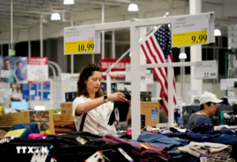 Giá năng lượng tăng vọt đe dọa sức mua của người tiêu dùng Mỹ