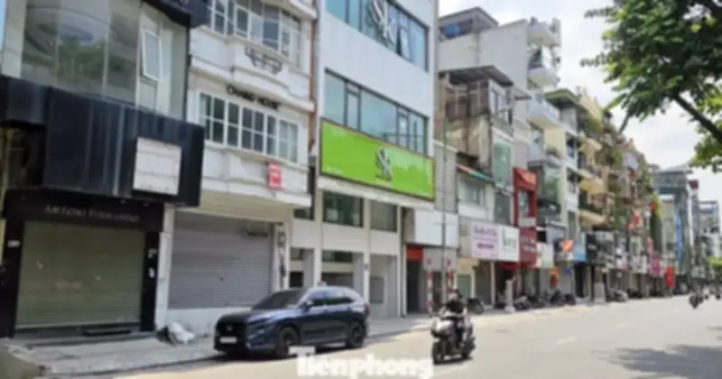 Giá thuê mặt bằng trung tâm Hà Nội giảm sâu, nhiều cửa hàng treo biển cho thuê