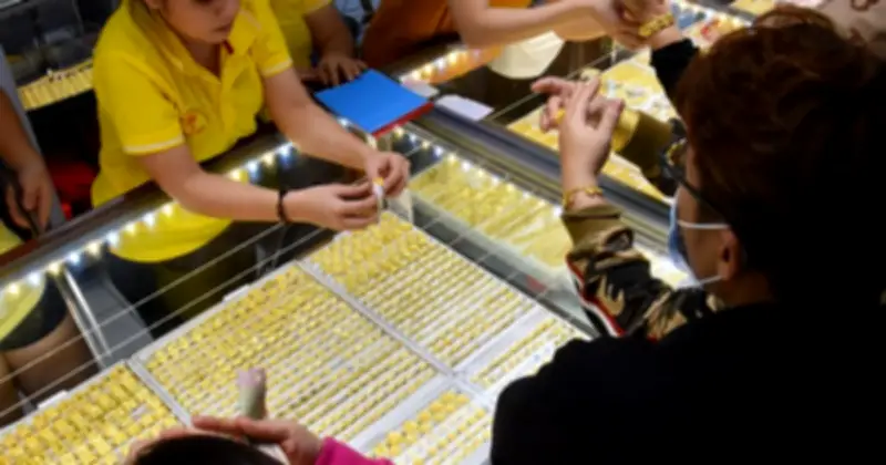 Giá Vàng Bật Tăng Mạnh Sau Thất Bại Đàm Phán Mỹ - Iran, Vượt 4.749 USD/Ounce