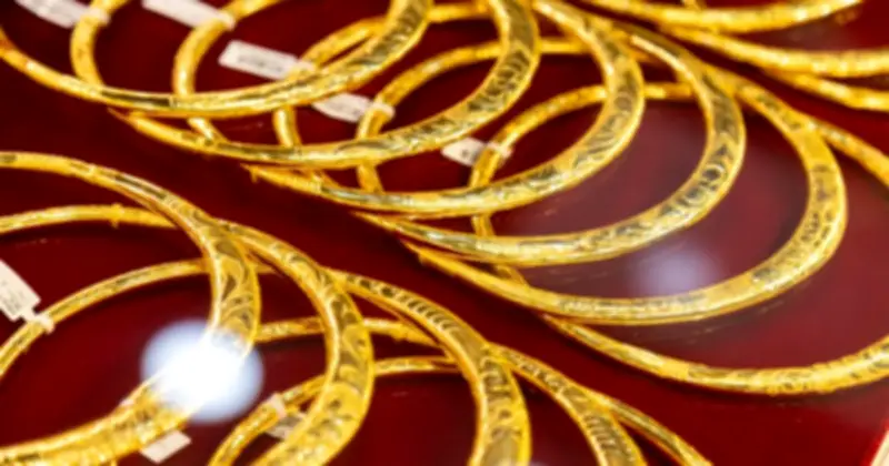 Giá vàng giảm sâu trước áp lực chính sách tiền tệ và căng thẳng địa chính trị